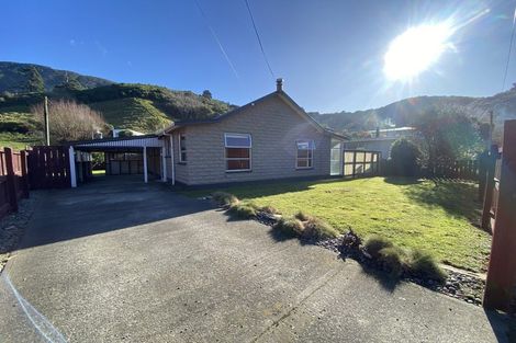 Photo of property in 11 Cornwall Street, Picton, 7220