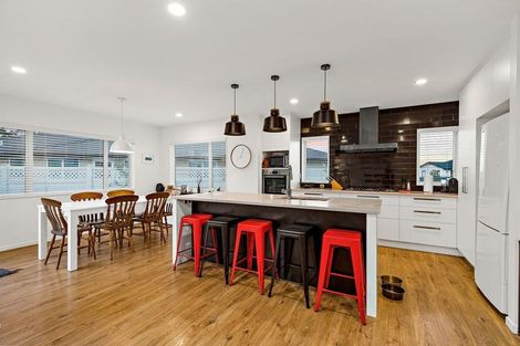 Photo of property in 11 Dida Park Drive, Kumeu, 0810