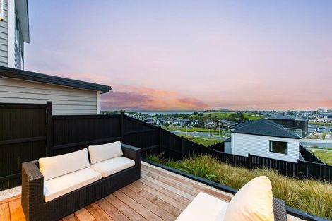 Photo of property in 54 Kumukumu Road, Long Bay, Auckland, 0630