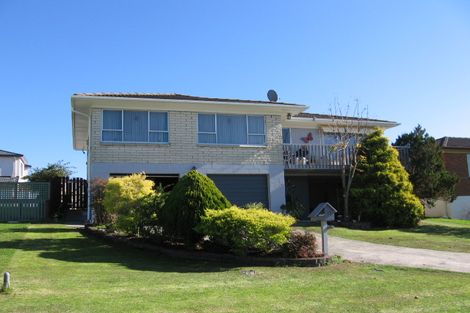 Photo of property in 12 Bodi Place, Te Atatu South, Auckland, 0610