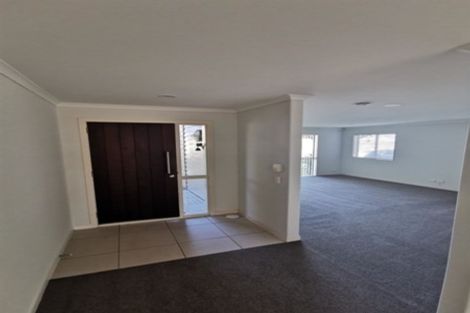 Photo of property in 100 Stancombe Road, Flat Bush, Auckland, 2016