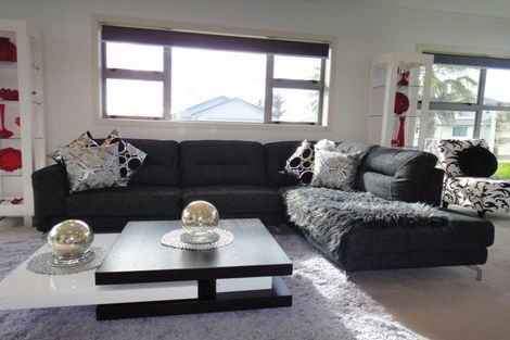 Photo of property in 98 Barbados Way, One Tree Point, 0118