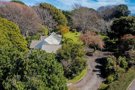 Photo of property in 11 Karaka Grove, Waikanae, 5036