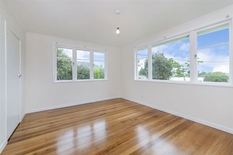 Photo of property in 15 Waione Avenue, Te Atatu Peninsula, Auckland, 0610