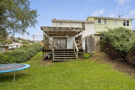 Photo of property in 21 York Place, Cannons Creek, Porirua, 5024