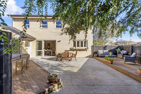 Photo of property in 15 Dinglebay Place, Casebrook, Christchurch, 8051