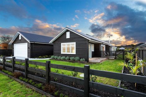 Photo of property in 8 Shearwater Lane, Point Wells, 0986