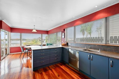 Photo of property in 329 Devon Street West, New Plymouth, 4310