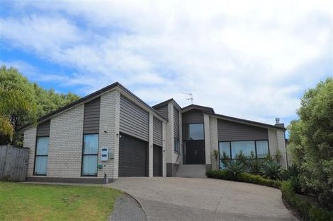 Photo of property in 32 Leburn Crescent, Flat Bush, Auckland, 2016