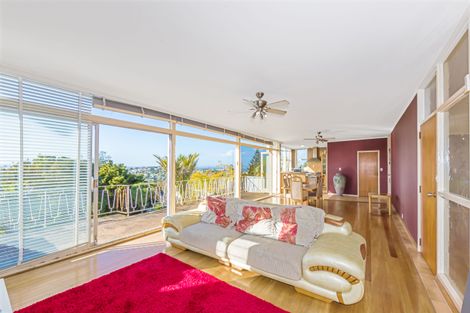 Photo of property in 181 Glenfield Road, Hillcrest, Auckland, 0627