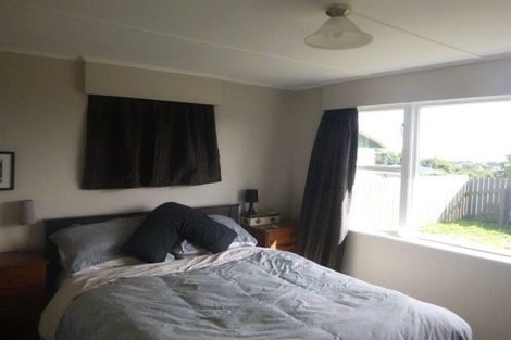 Photo of property in 1 Balmain Street, Newlands, Wellington, 6037