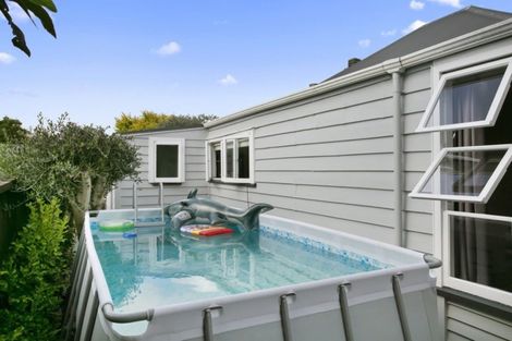 Photo of property in 92 Williams Street, Cambridge, 3434