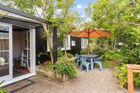 Photo of property in 11 Waimea Road, Waikanae Beach, Waikanae, 5036