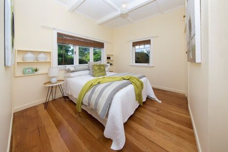 Photo of property in 1/8 Orchard Road, Waiake, Auckland, 0630