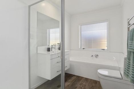 Photo of property in 10 Awatira Drive, Papamoa Beach, Papamoa, 3118