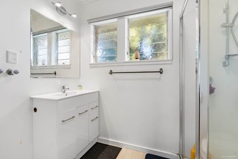 Photo of property in 1/90 Te Atatu Road, Te Atatu South, Auckland, 0610