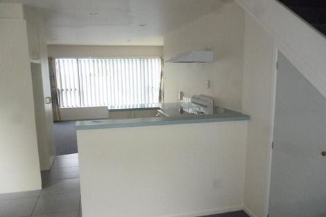 Photo of property in 8a Kingsclere Place, Goodwood Heights, Auckland, 2105