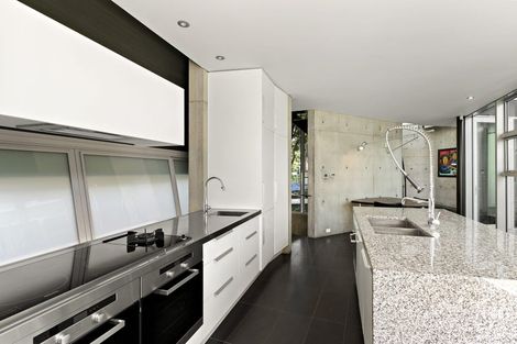 Photo of property in 3b Salmont Place, Kelburn, Wellington, 6012