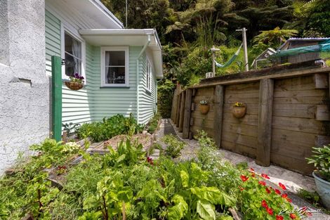 Photo of property in 36 Wyndham Road, Pinehaven, Upper Hutt, 5019