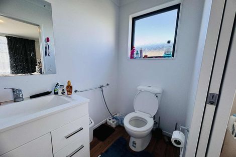 Photo of property in 48 Exeter Crescent, Takaro, Palmerston North, 4412