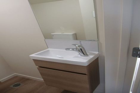 Photo of property in 2 Nikau Street, New Lynn, Auckland, 0600