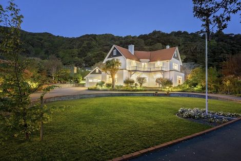 Photo of property in 60 Cheviot Road, Lowry Bay, Lower Hutt, 5013