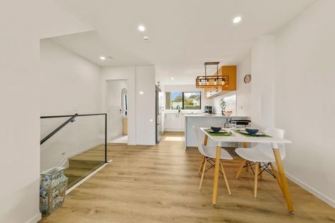 Photo of property in 7/27 Carole Crescent, Pakuranga, Auckland, 2010