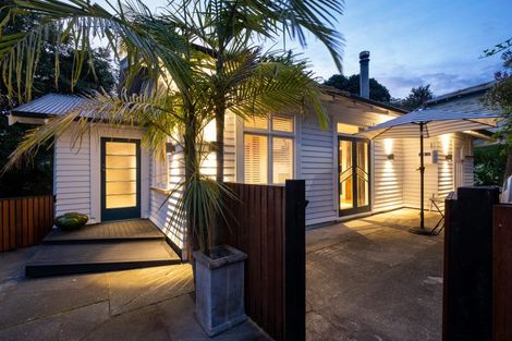 Photo of property in 2 Convent Road, Bluff Hill, Napier, 4110