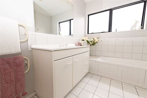 Photo of property in 4/61 Sunrise Avenue, Murrays Bay, Auckland, 0630