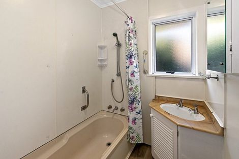 Photo of property in 27 View Road, Henderson, Auckland, 0612