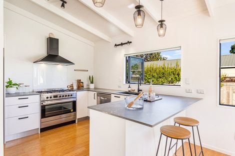 Photo of property in 10 Edwin Mitchelson Road, Muriwai, Waimauku, 0881