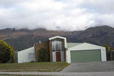 Photo of property in 6 Beacon Point Road, Wanaka, 9305