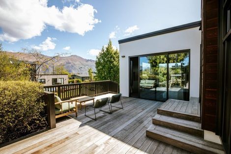 Photo of property in 9 Matipo Street, Wanaka, 9305