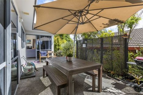 Photo of property in 22 Chedworth Drive, Glenfield, Auckland, 0629