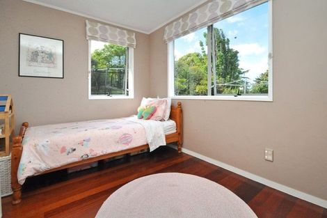 Photo of property in 13 Clensmore Place, Torbay, Auckland, 0630