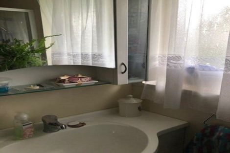 Photo of property in 33 West Harbour Drive, West Harbour, Auckland, 0618