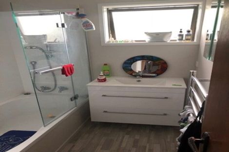 Photo of property in 2/4 Ti Nana Crescent, Henderson, Auckland, 0610