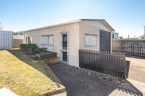 Photo of property in 64 Hinau Street, Castlecliff, Whanganui, 4501