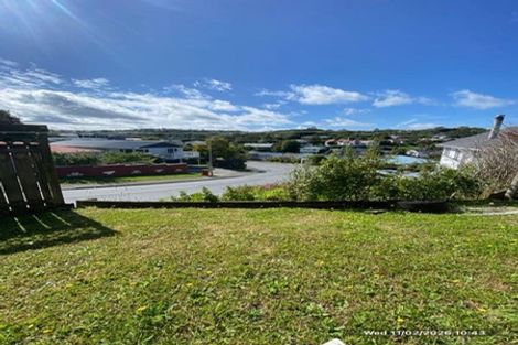 Photo of property in 45-45a Batchelor Street, Newlands, Wellington, 6037