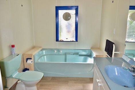 Photo of property in 909 State Highway 1, Te Horo, Otaki, 5581