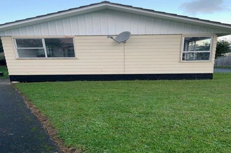 Photo of property in 35 Thornlow Street, Glendene, Auckland, 0602