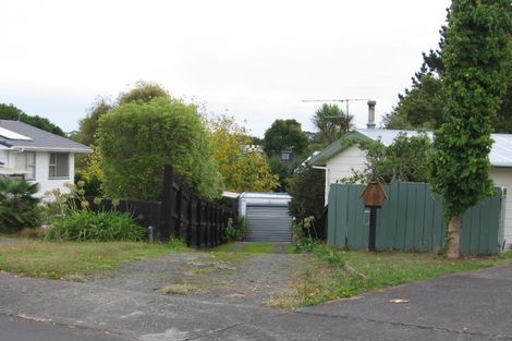 Photo of property in 2/21 St Margaret Place, West Harbour, Auckland, 0618