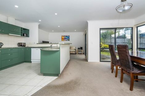Photo of property in 10 Scarlet Oak Drive, Schnapper Rock, Auckland, 0632