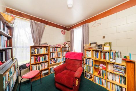 Photo of property in 9 Hollows Crescent, Takaro, Palmerston North, 4412