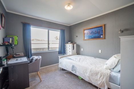 Photo of property in 42 Suzanne Grove, Kelvin Grove, Palmerston North, 4414