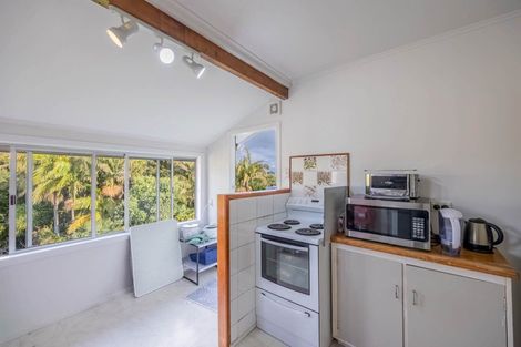 Photo of property in 2/18 Fowler Street, Northcote, Auckland, 0627