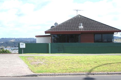 Photo of property in 1/142 Sunset Road, Unsworth Heights, Auckland, 0632