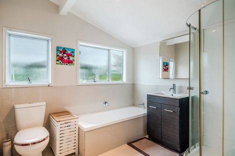 Photo of property in 1/26 Wilkinson Way, Browns Bay, Auckland, 0630