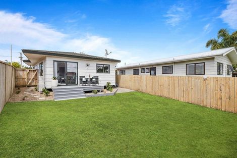 Photo of property in 94a Beach Haven Road, Beach Haven, Auckland, 0626