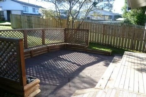 Photo of property in 3 Thalia Place, Totara Vale, Auckland, 0629